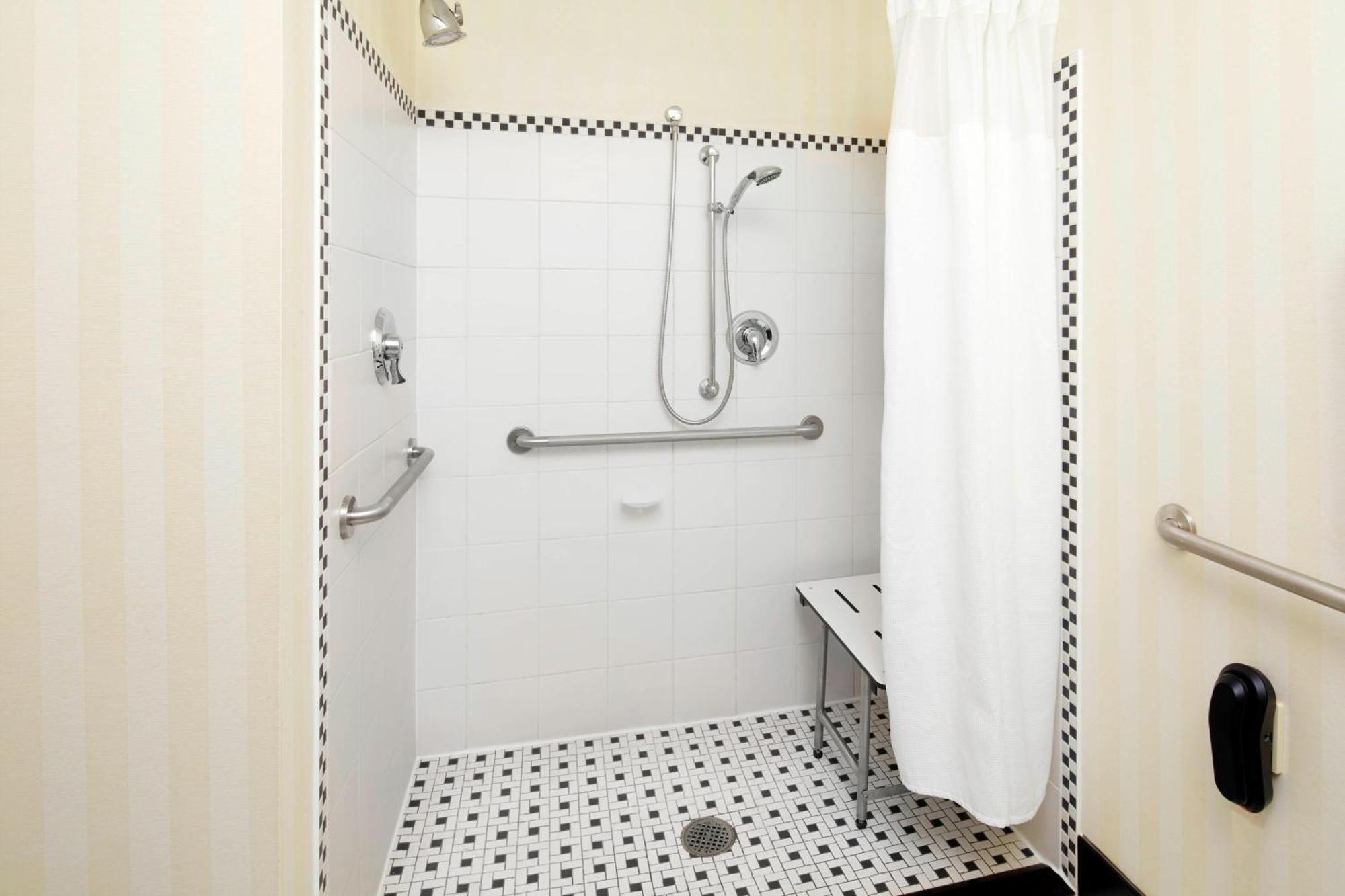 Fairfield Inn & Suites By Marriott Cumberland Bagian luar foto