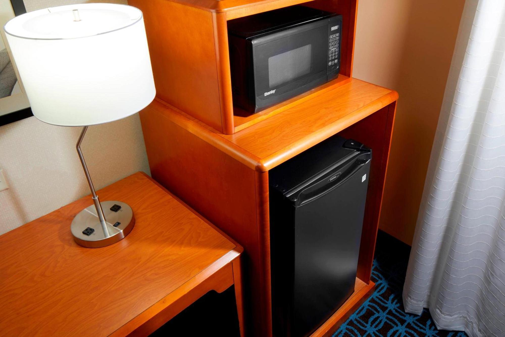 Fairfield Inn & Suites By Marriott Cumberland Bagian luar foto