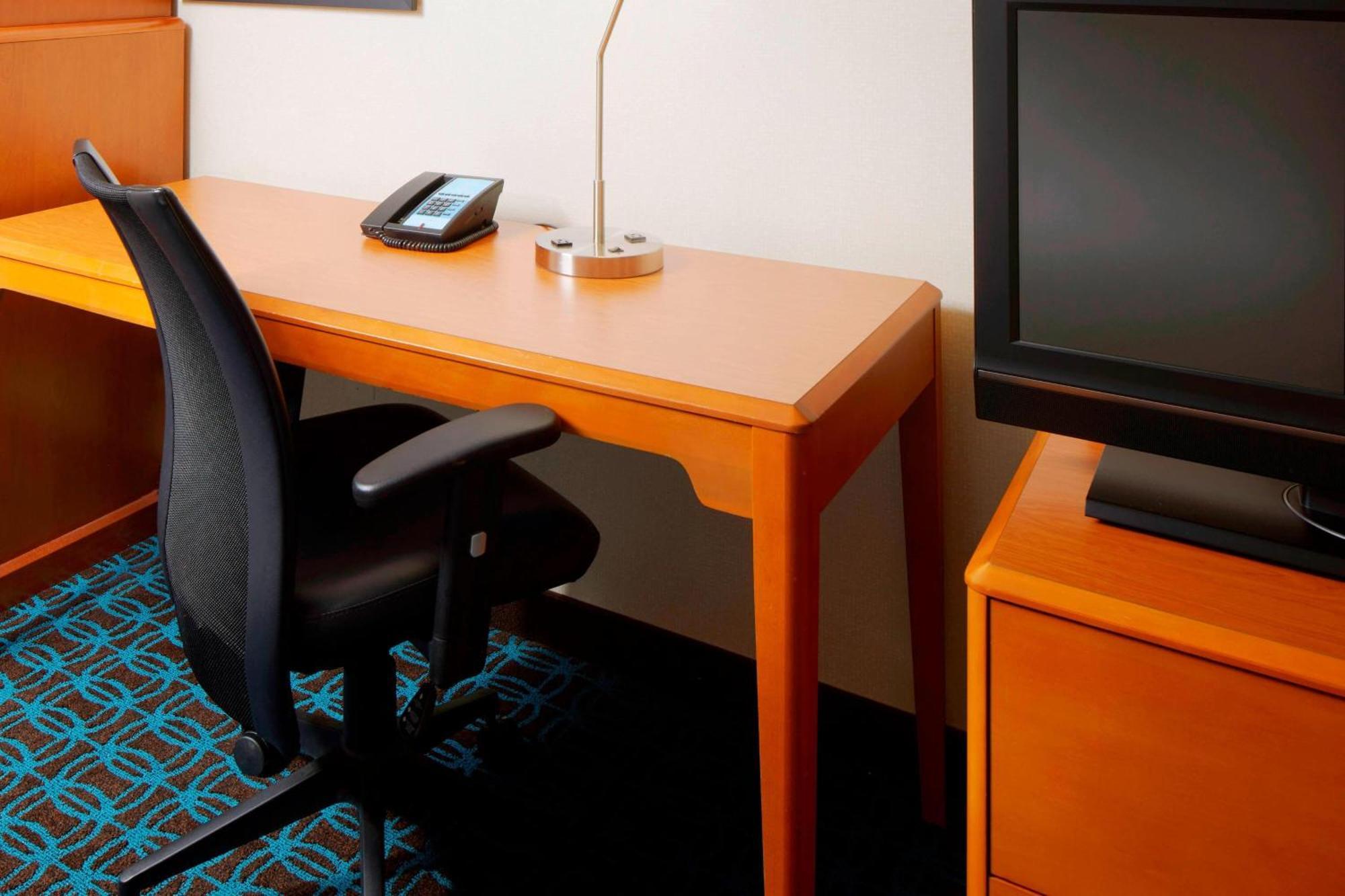 Fairfield Inn & Suites By Marriott Cumberland Bagian luar foto